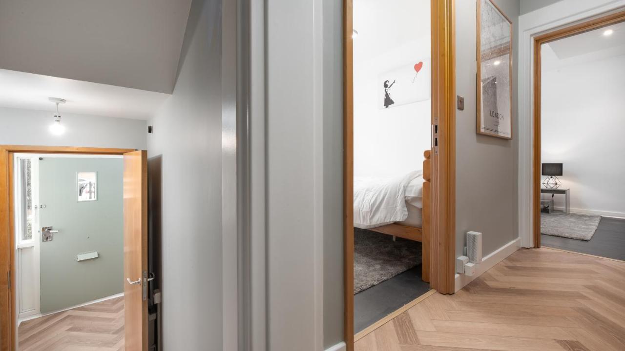 London'S Modern Nuance Apartment - Battersea Екстер'єр фото
