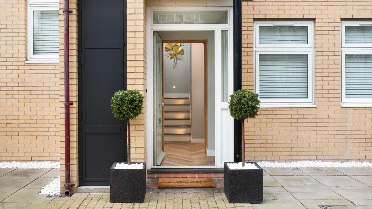London'S Modern Nuance Apartment - Battersea Екстер'єр фото