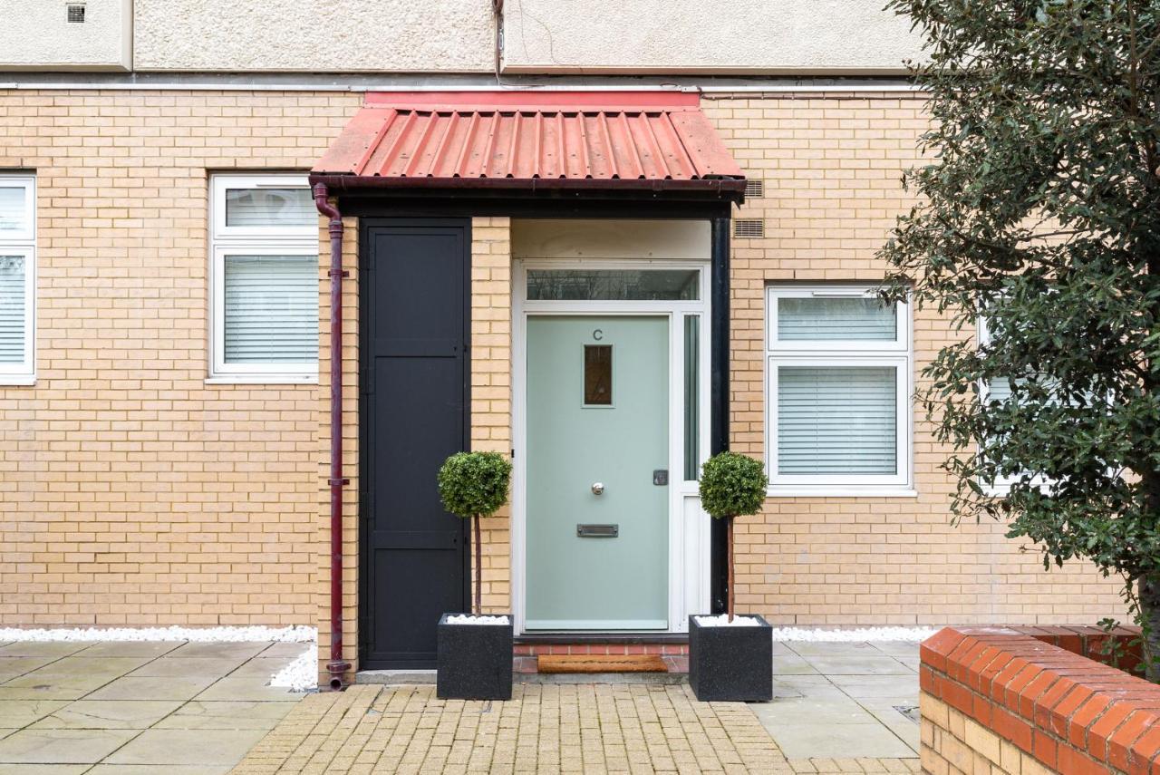 London'S Modern Nuance Apartment - Battersea Екстер'єр фото